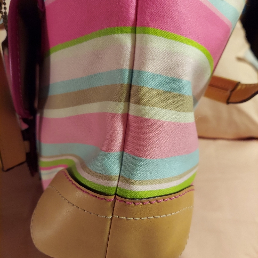 Pretty Coach Bag - Picture 5 of 15